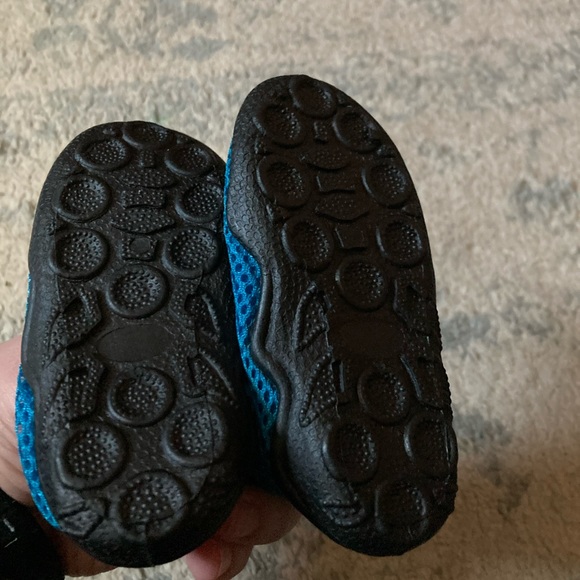 Toddler water shoes - Picture 3 of 4